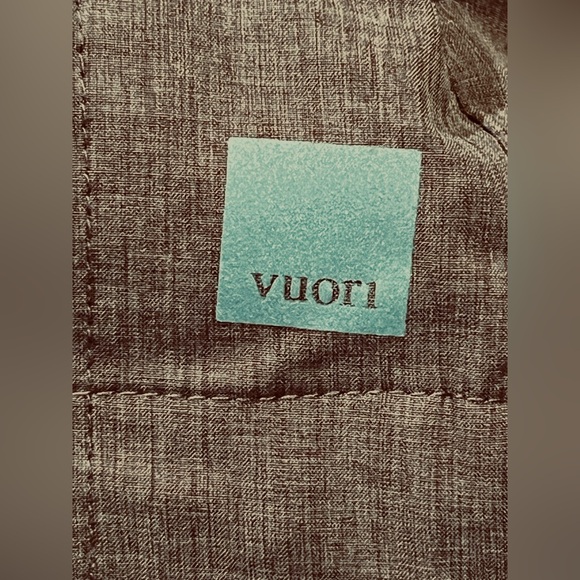 Like NEW Vuori Outdoor Trainer Shell Jacket Hazel Linen Texture Med - Picture 7 of 12